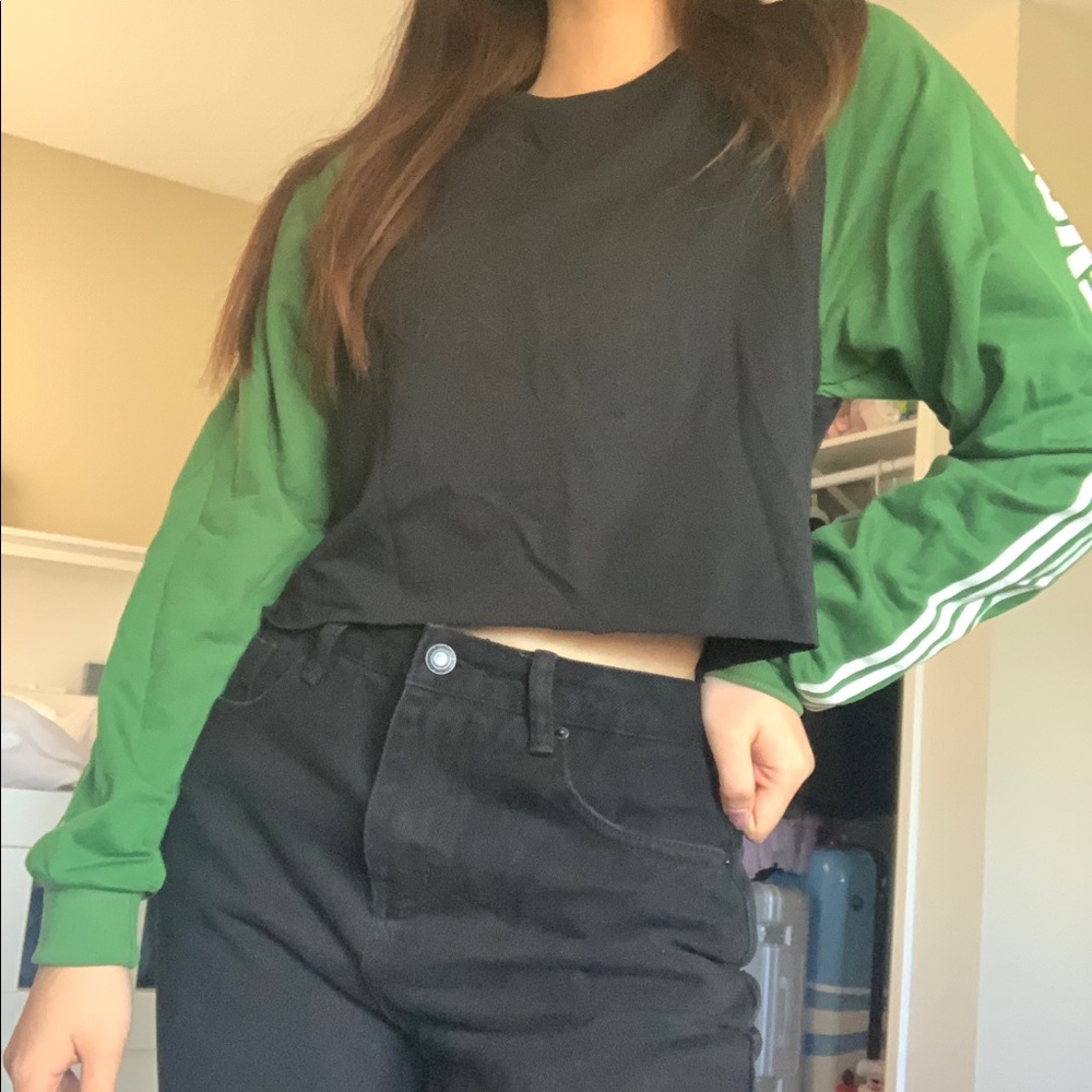 Striped Side Raglan Sleeve Crop Sweatshirt